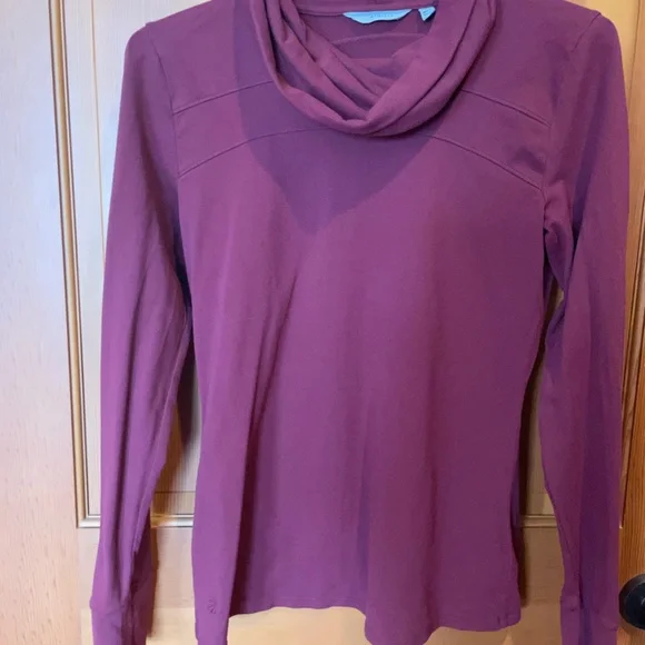⭐️ Athleta - mid weight long sleeve top - Picture 2 of 7